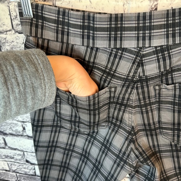 Nine West Heidi Pull-on Skinny Pants Size 6 - Picture 6 of 6